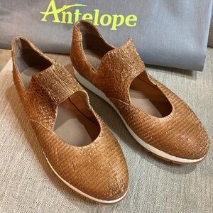 Antelope NWOT Beautiful Brown White Platform Espadrilles Sneakers Sz 37 (6-6.5)